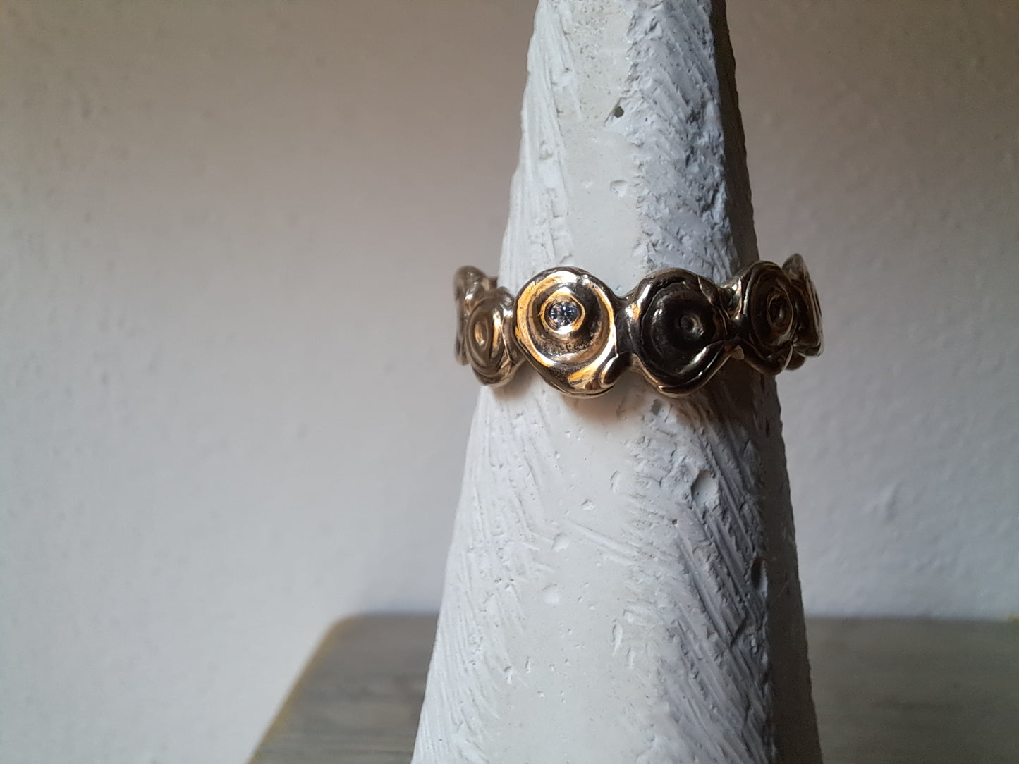 Anello Multiplo 'Got my Nipples' in Bronzo e 1 Moissanite creata in Laboratorio