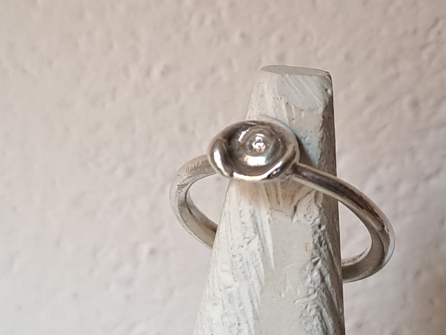 Anello Mono 'Got My Nipples' in Argento con Moissanite creata in Laboratorio