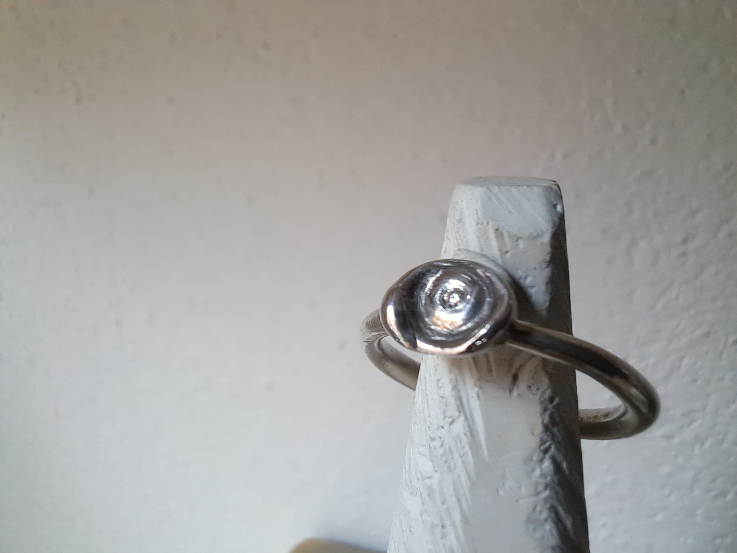 Anello Mono 'Got My Nipples' in Argento con Moissanite creata in Laboratorio