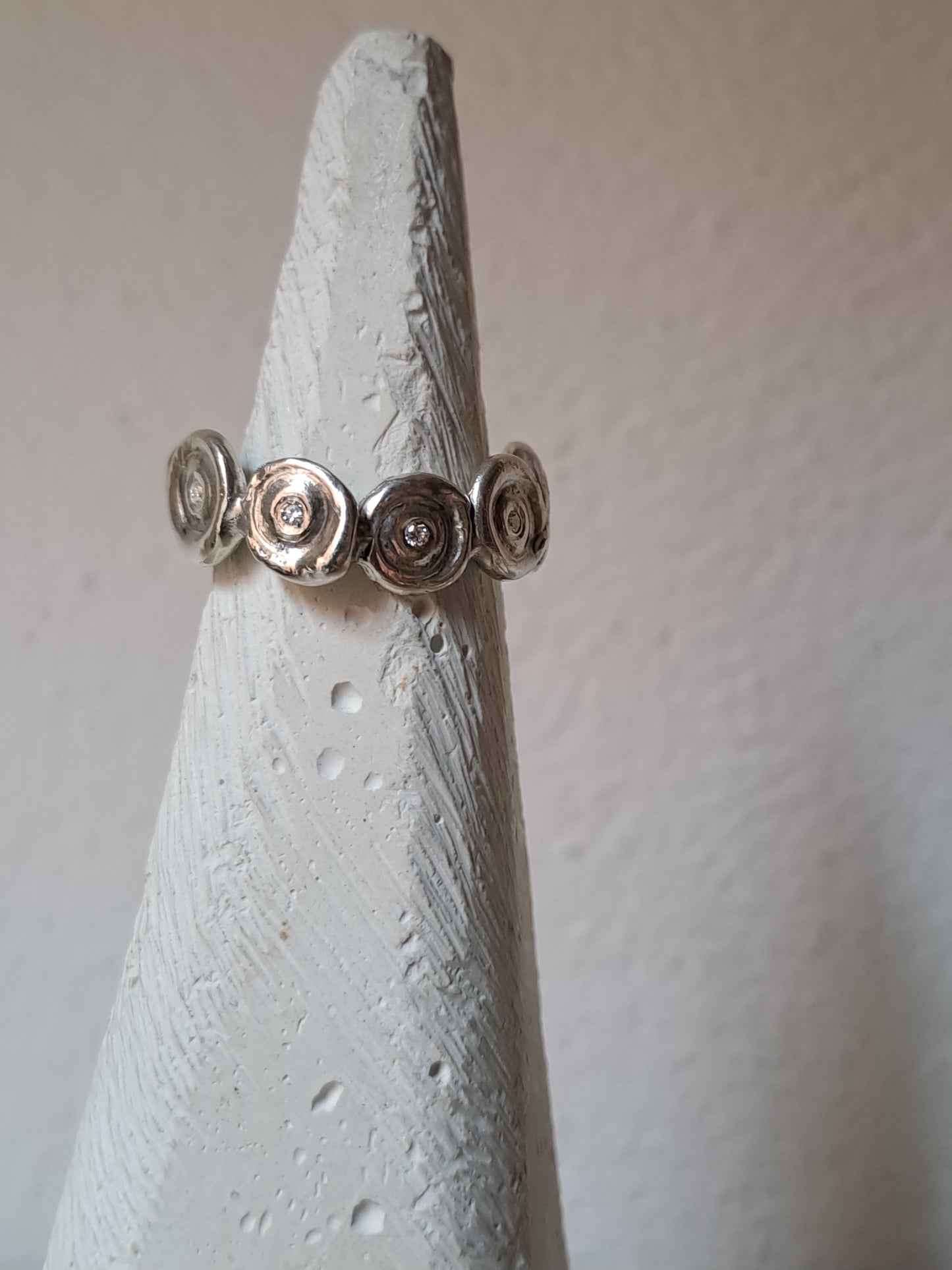 Anello Multiplo 'Got My Nipple' in Argento con Moissaniti create in Laboratorio