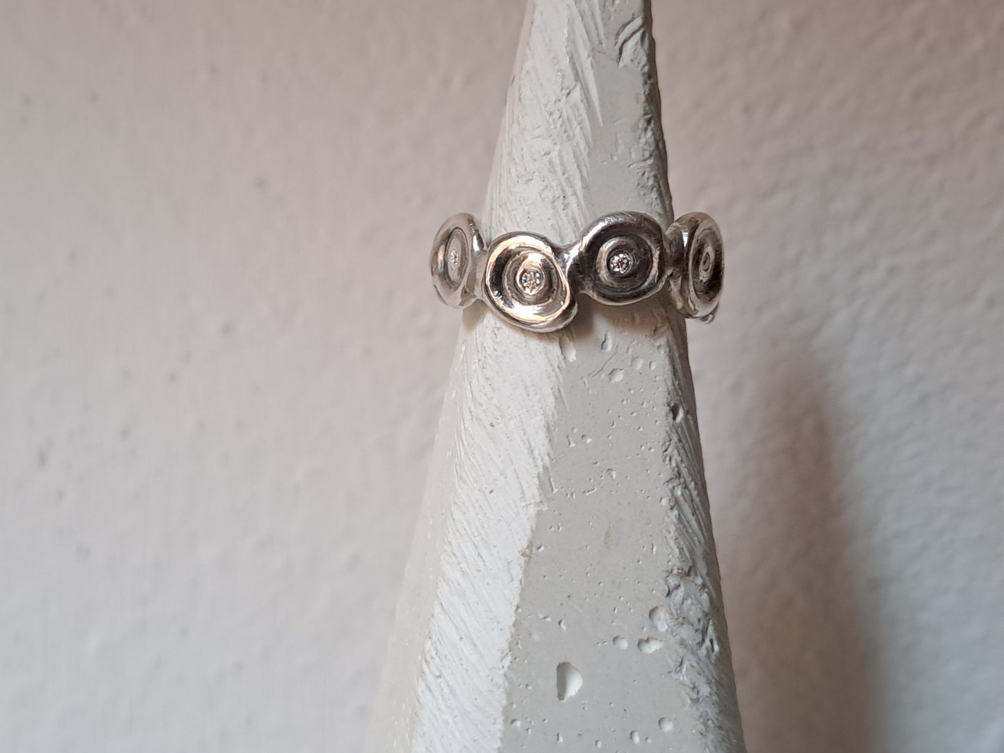 Anello Multiplo 'Got My Nipple' in Argento con Moissaniti create in Laboratorio
