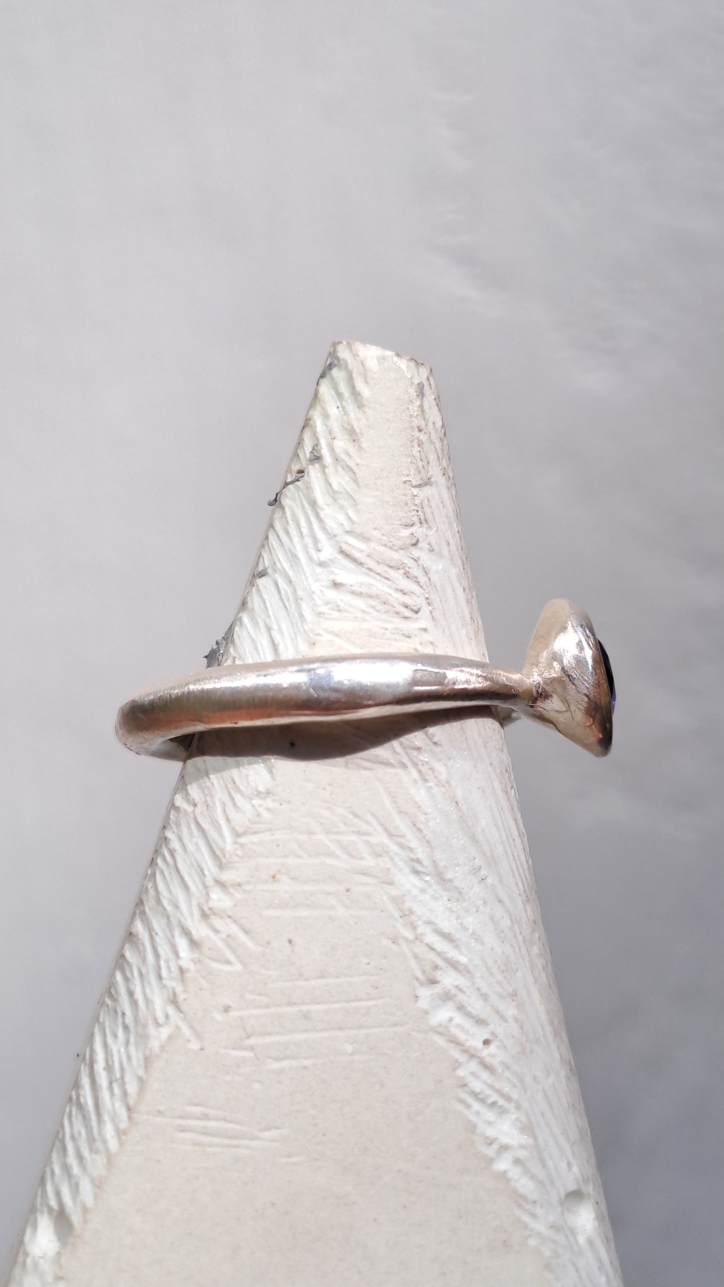 Iolite su Argento - Anello NO DRAMA