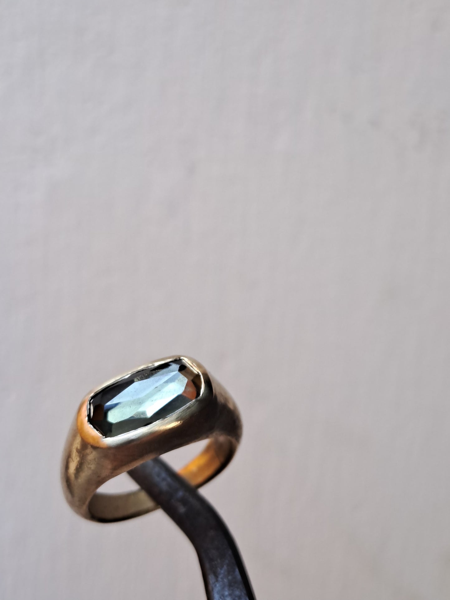 Tormalina Grigio/Verde Fumè - su Bronzo