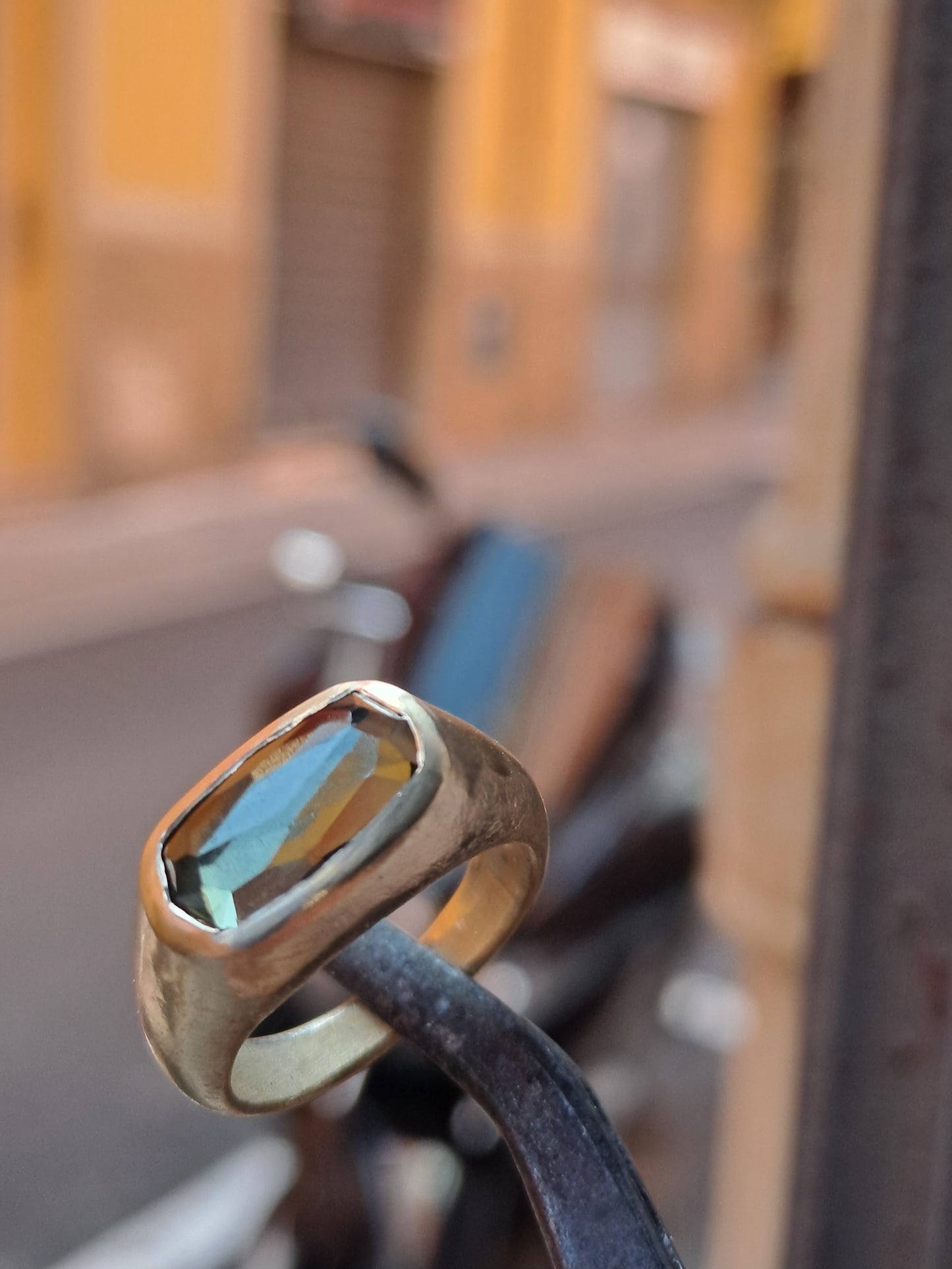 Tormalina Grigio/Verde Fumè - su Bronzo