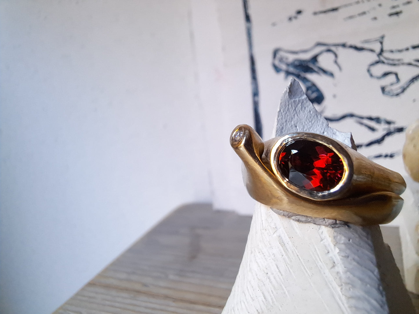 Anelli Abbraccio Aliza - Granato e Diamantino