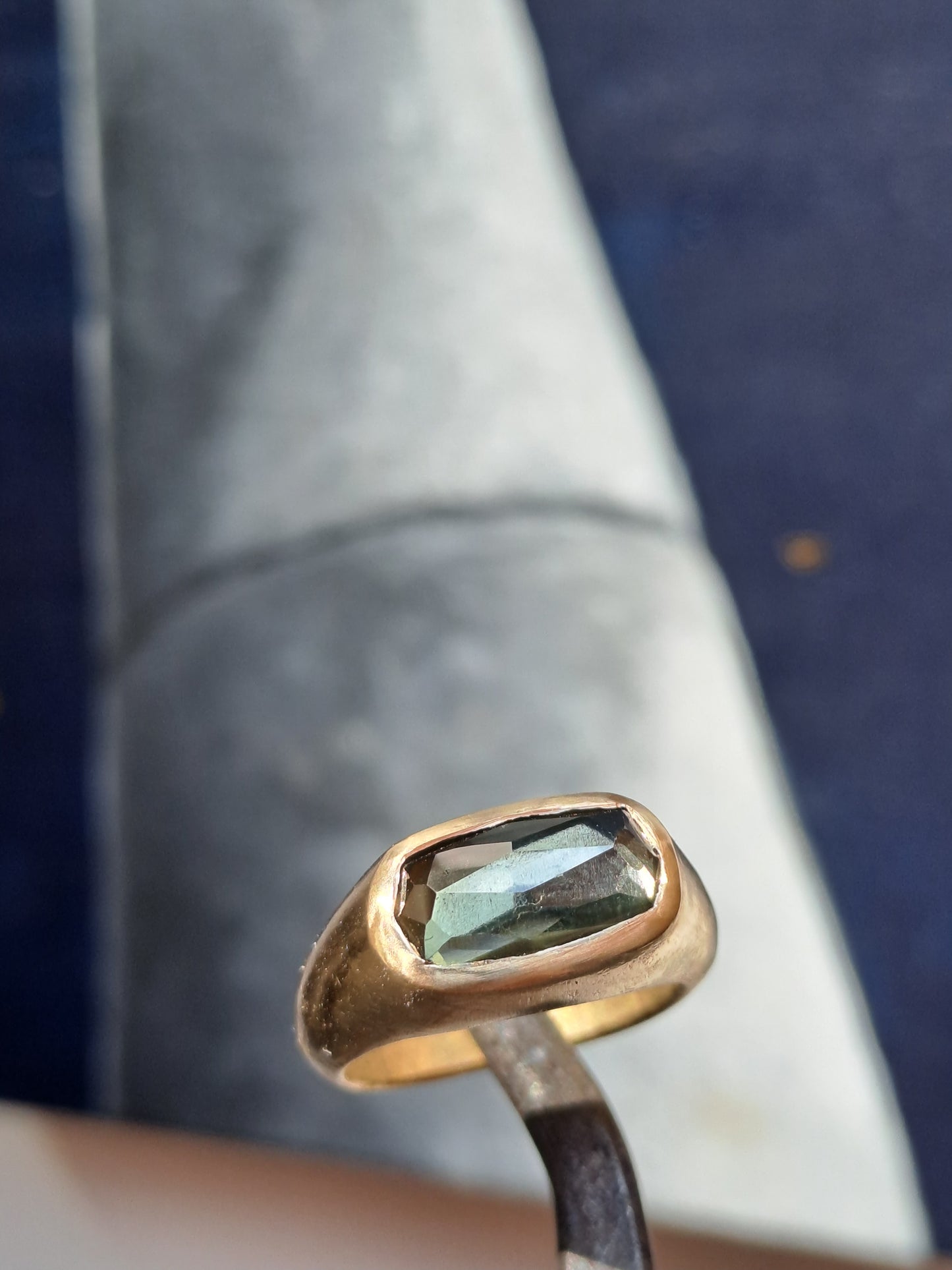 Tormalina Grigio/Verde Fumè - su Bronzo