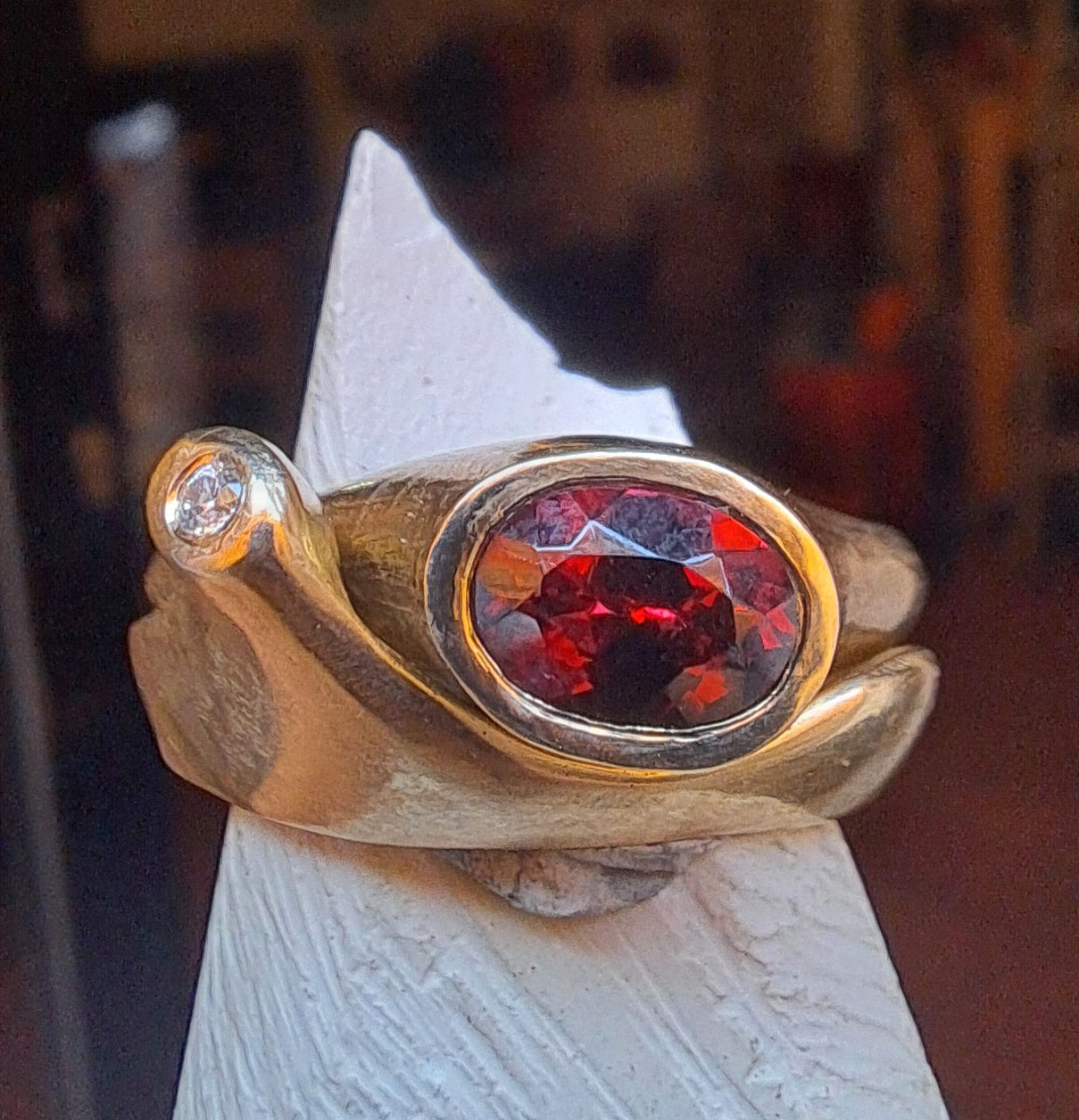 Anelli Abbraccio Aliza - Granato e Diamantino